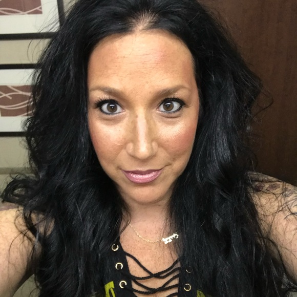 Meet your Posher, Melissa - Picture 3 of 4